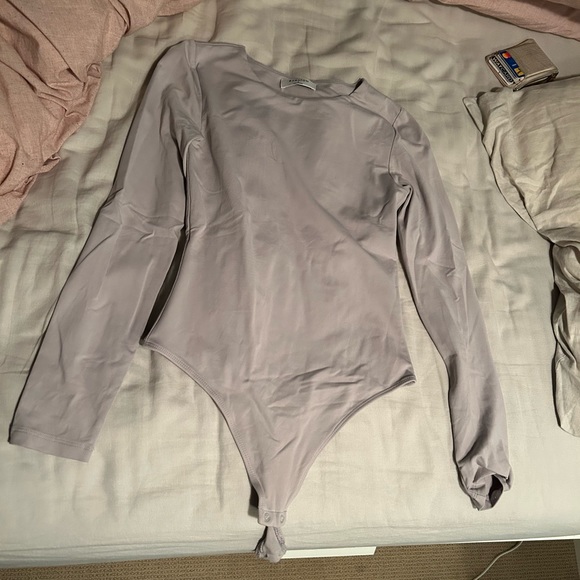 Aritzia Contour Crew Longsleeve Body Suit - Size Small - Picture 2 of 3